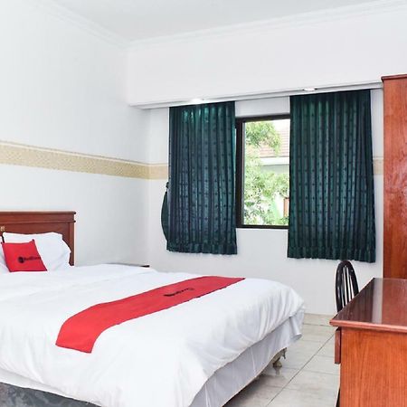 Reddoorz Near Lenmarc Mall Surabaya Pradahkalikendal Exteriör bild