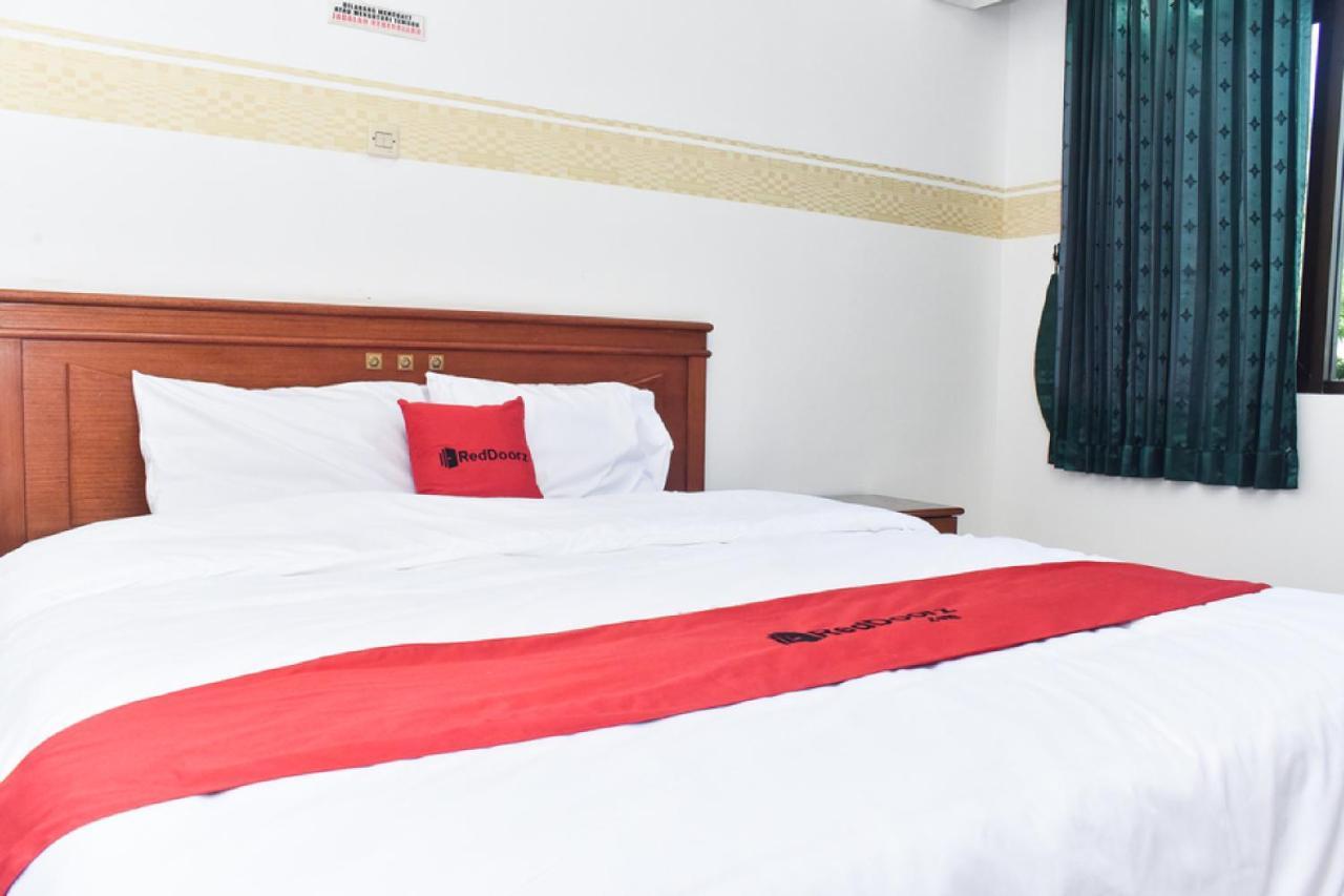 Reddoorz Near Lenmarc Mall Surabaya Pradahkalikendal Exteriör bild