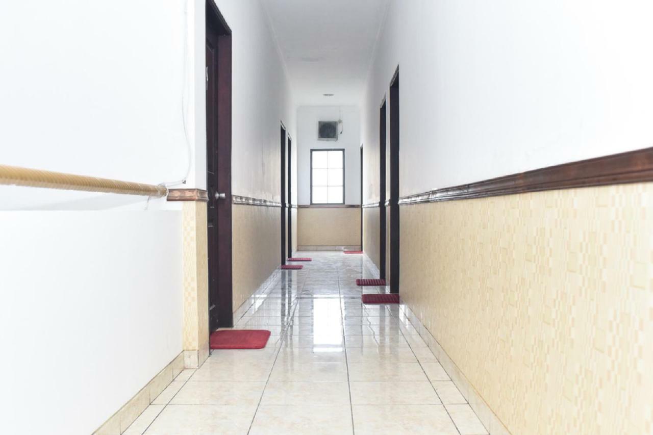 Reddoorz Near Lenmarc Mall Surabaya Pradahkalikendal Exteriör bild