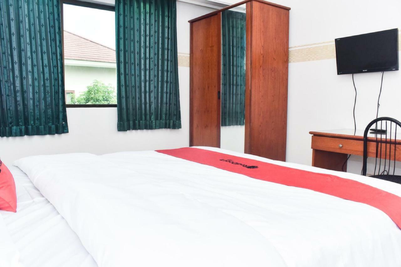 Reddoorz Near Lenmarc Mall Surabaya Pradahkalikendal Exteriör bild
